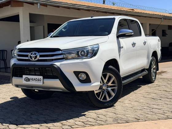 TOYOTA HILUX 2.8 SRX 4X4 CD 16V DIESEL 4P AUTOMÁTICO TOYOTA HILUX 2.8 SRX 4X4 CD 16V DIESEL 4P AUTOMÁTICO